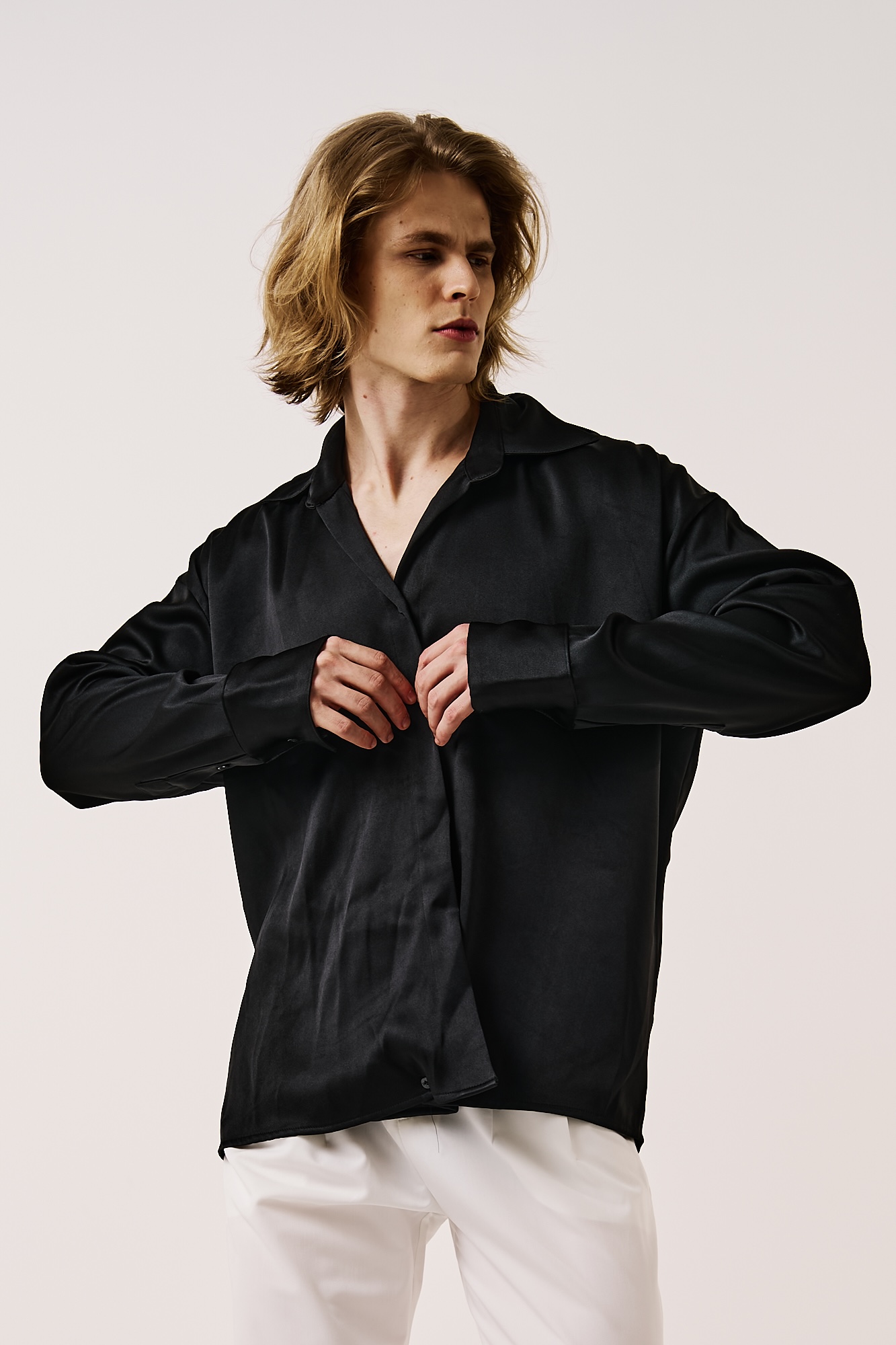 Camisa Moscow Preto - Elegância e Estilo com Toque de Seda Acetinado